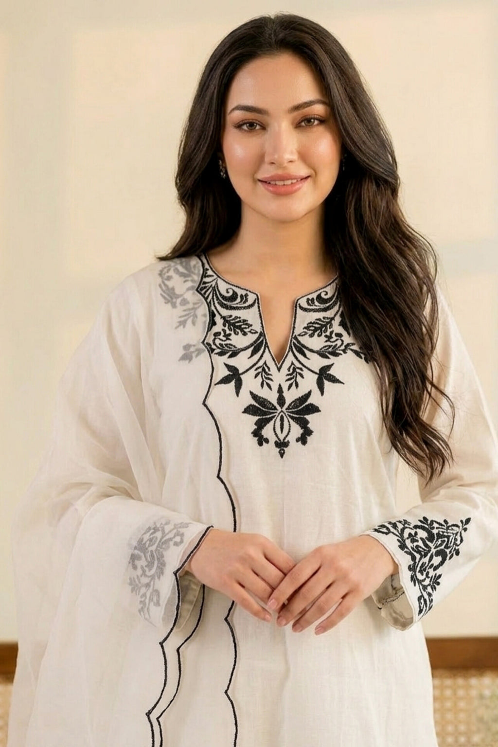 Sufaid Saaz 3-Piece – Embroidered Lawn & Scalloped Organza